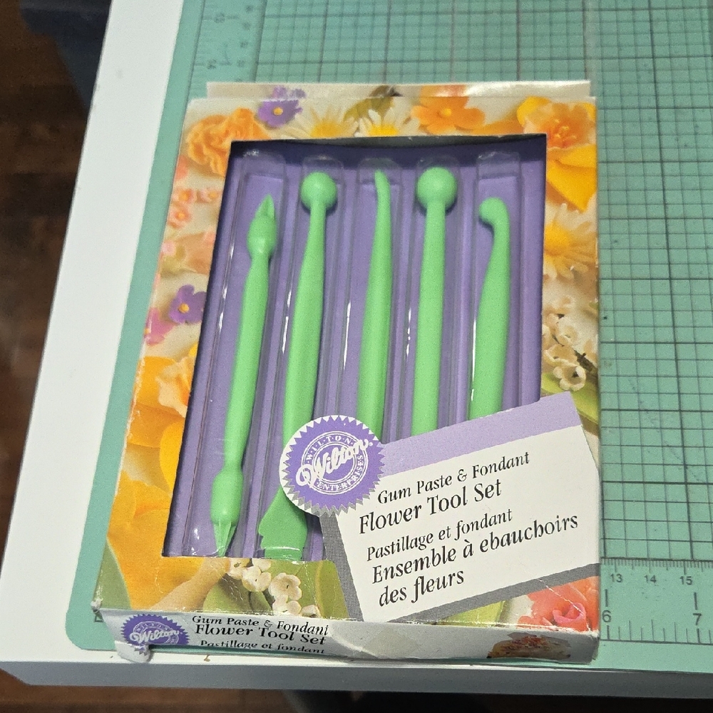 Wilton Flower Tool Set for Gum Paste and Fondant